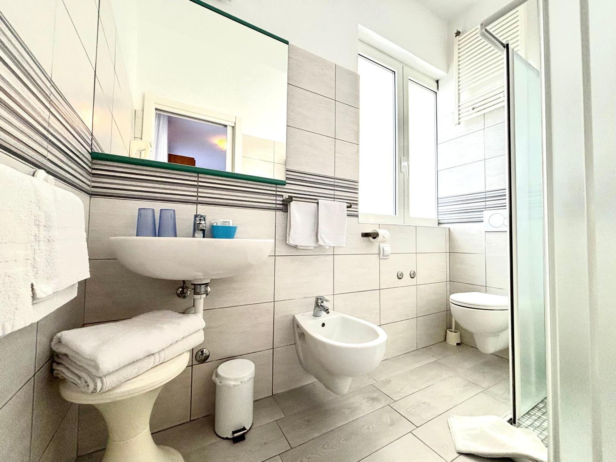 Hotel Iride Suite & Breakfast- Ideale Per Famiglie E Coppie Riccione Kamer foto