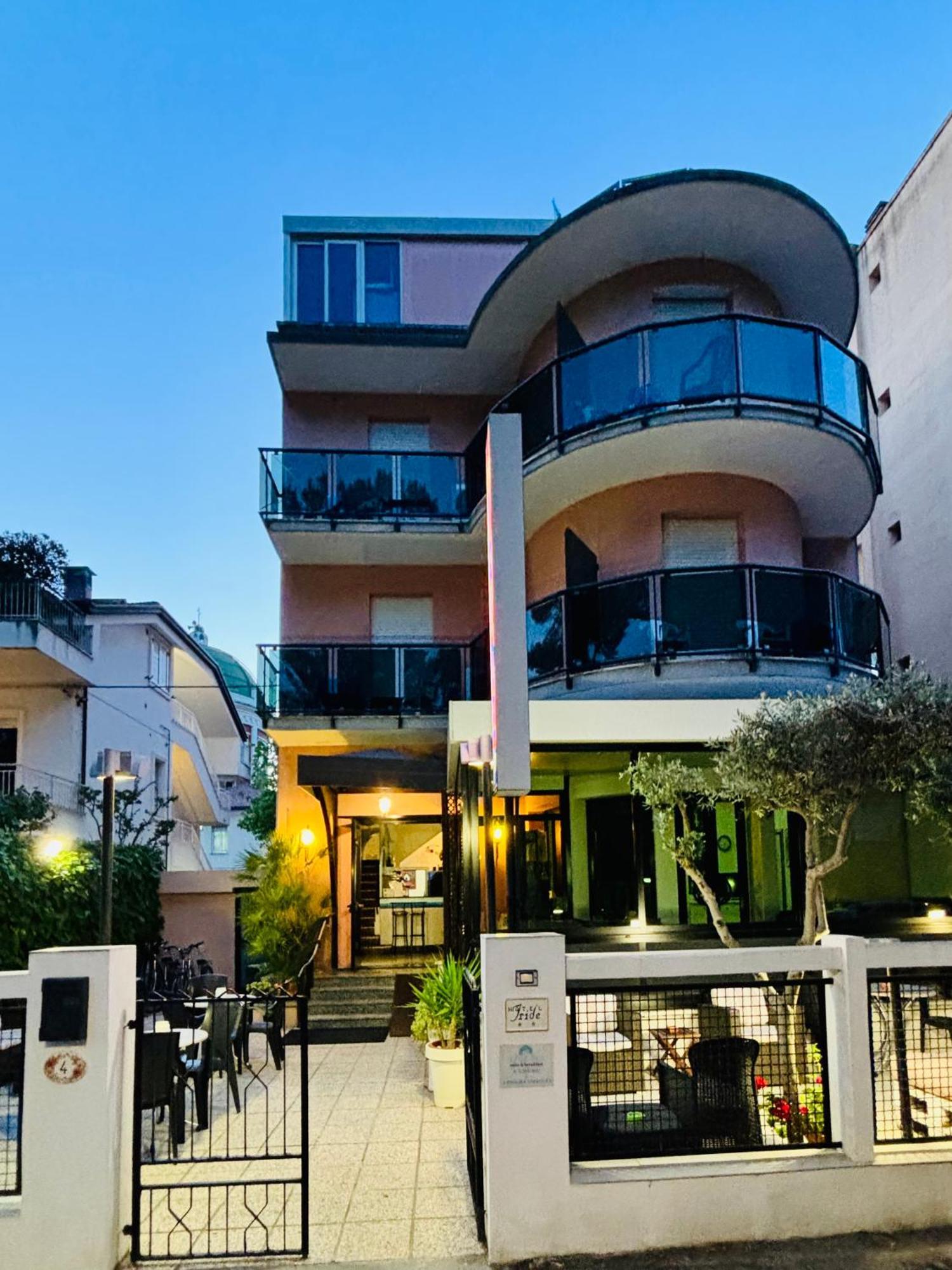 Hotel Iride Suite & Breakfast- Ideale Per Famiglie E Coppie Riccione Buitenkant foto