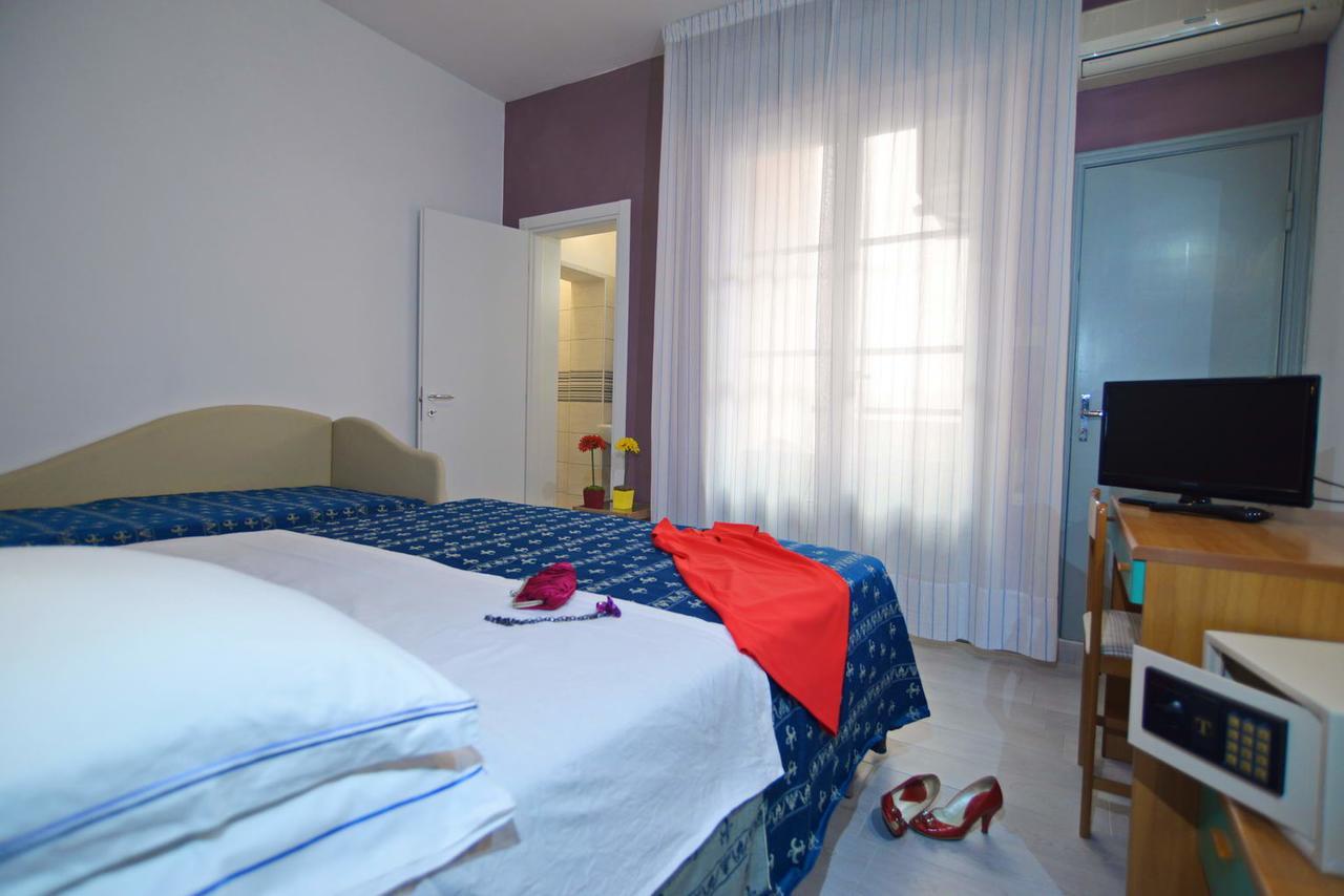 Hotel Iride Suite & Breakfast- Ideale Per Famiglie E Coppie Riccione Buitenkant foto